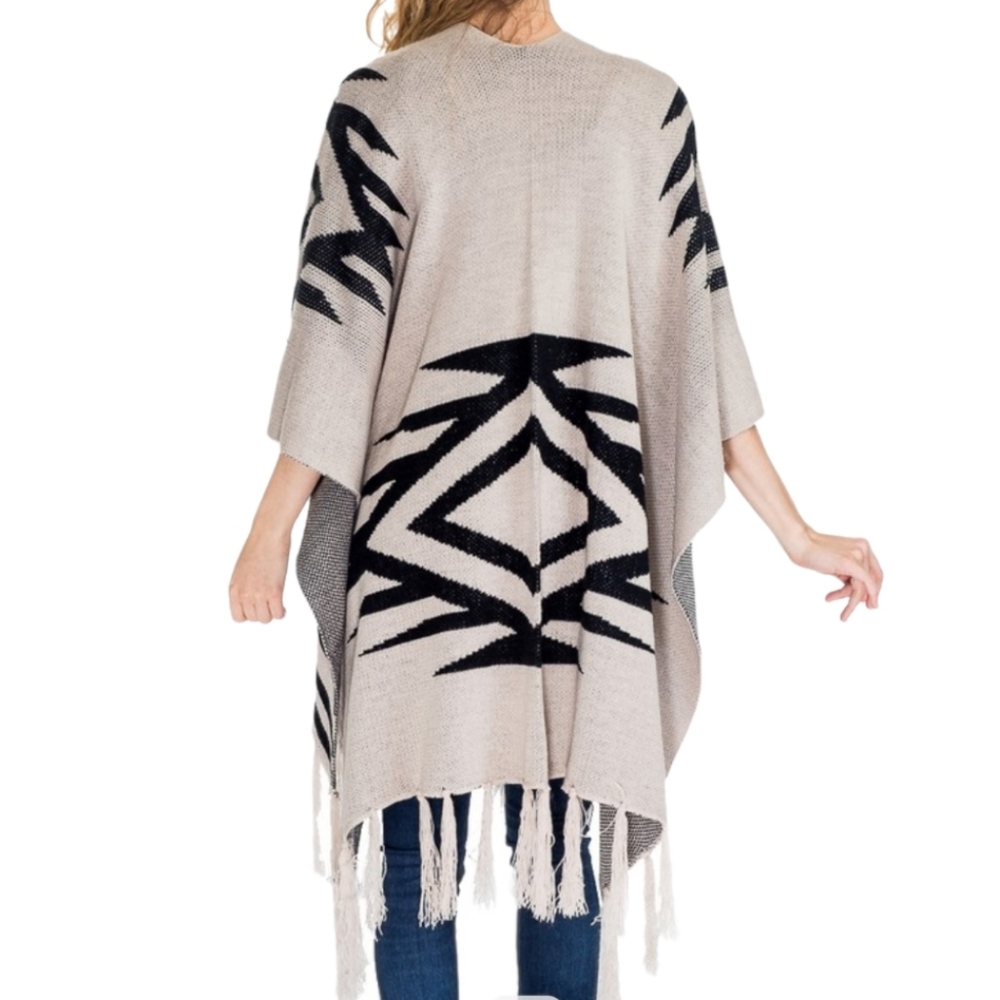 New Arrival! Poncho Aztec Design Ivory/Black NWT - Picture 2 of 3